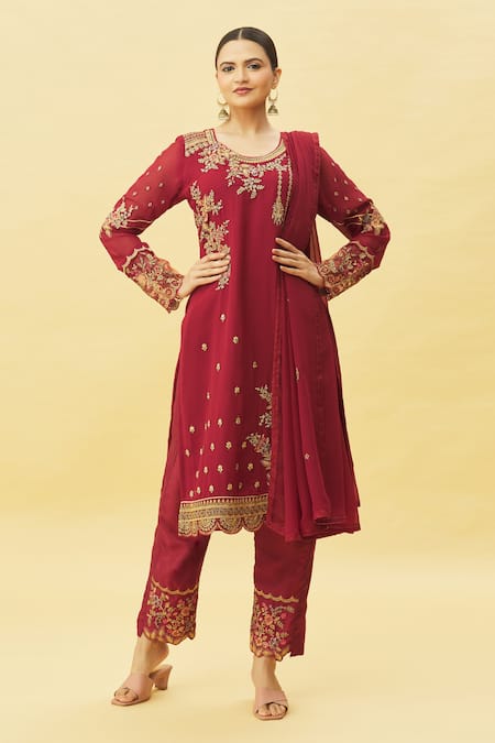 Naintara Bajaj Embroidered Floral Kurta Pant Set 