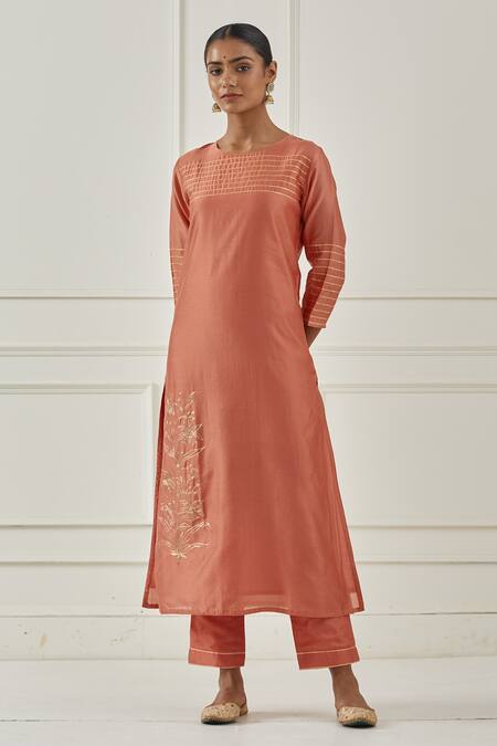Kamaltaas_Orange Chanderi Silk, Lining Mulmul Gota, Pittan Embroidered Kurta And Pant Set_Online_at_Aza_Fashions