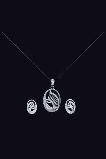 Sangeeta Boochra Inaya Oval Cutwork Pendant With Earrings 