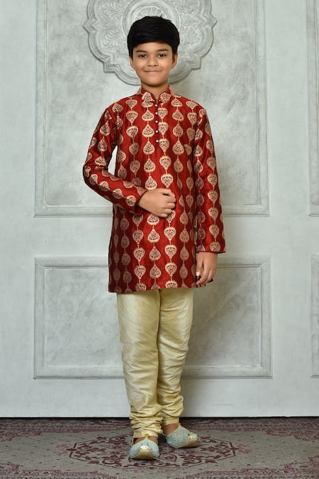 Arihant Rai Sinha Paisley & Leaf Embroidered Kurta 