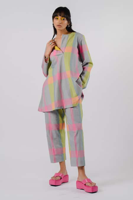 Tussah By Siddhi Shah Grey Cotton Round Neck Checkered Print Tunic And Pant Set 