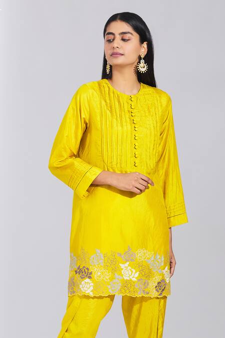 Half Full Curve Yellow Silk Embroidered Kurta And Dhoti Pant Set