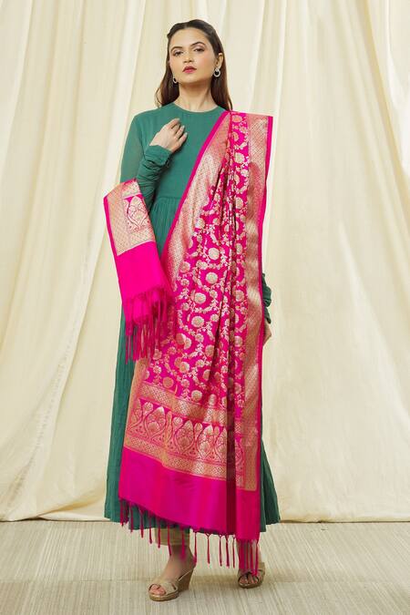Samyukta Singhania Floral Pattern Dupatta With Fringe Hem 