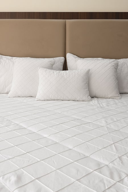 H2H Ivory Linen Diamond Pattern Bedcover Set