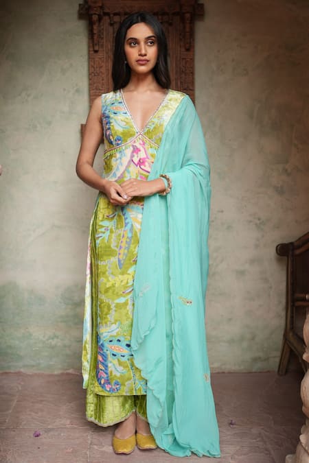 Ruhr India Green Silk Velvet, Dupatta Organza Floral Print, Stone And Bead Work Kurta Set