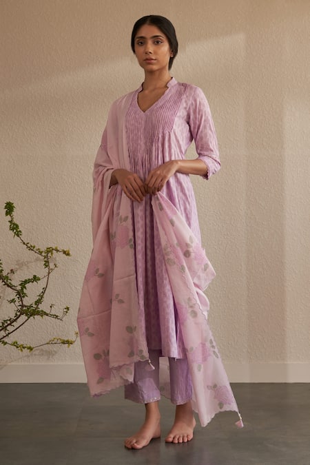 Label Mansi Nagdev Urja Jacquard Floral Pattern Kurta Set 