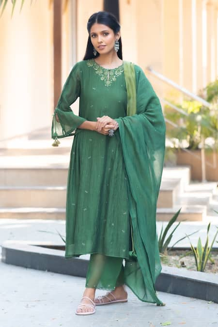 Beige Green Chanderi Embroidered Dori Scallop Neck Floral Booti Kurta Set 