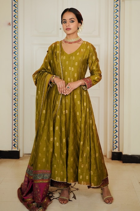 Safaa Green Velvet Embroidery The Rabeea Floral Woven Anarkali Set 