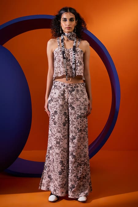 The Dramebaaz CO White Muslin Sweetheart Neck Printed Crop Top And Flared Pant Set