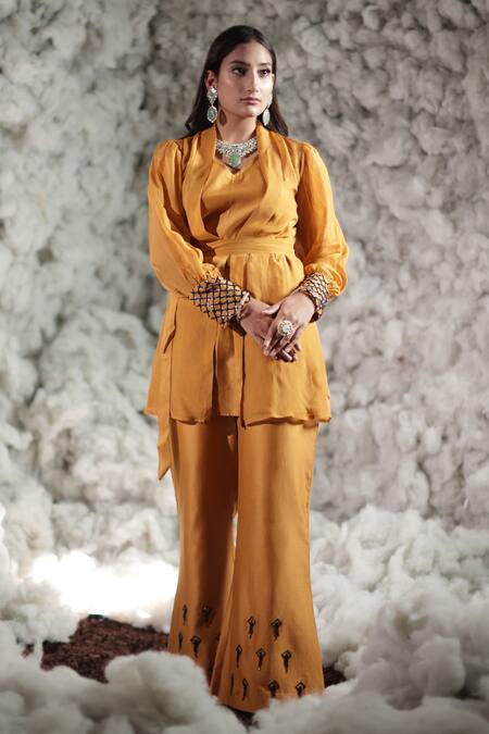 Buy Negra Elegante Green Organza, Chanderi Sequin V Neck Puff Sleeve Jacket And Pant Set at Aza Fashions Buy_Negra Elegante_Green Organza, Chanderi Sequin V Neck Puff Sleeve Jacket And Pant Set_at_Aza_Fashions