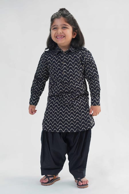 Tiber Taber Black Cotton Embroidery Chevron Pathani Kurta With Salwar 