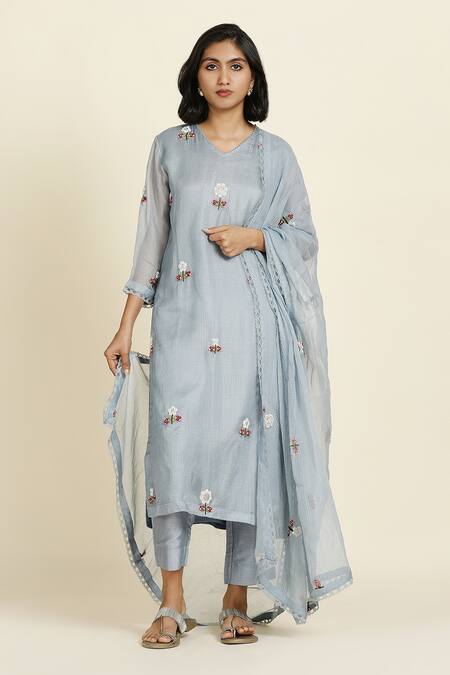 Oshi By Shikha Floral Embroidered Kurta Set 