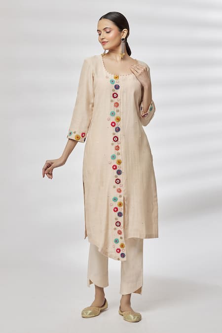 Kasturi Tikmani Floral Pattern Kurta & Pant Set 