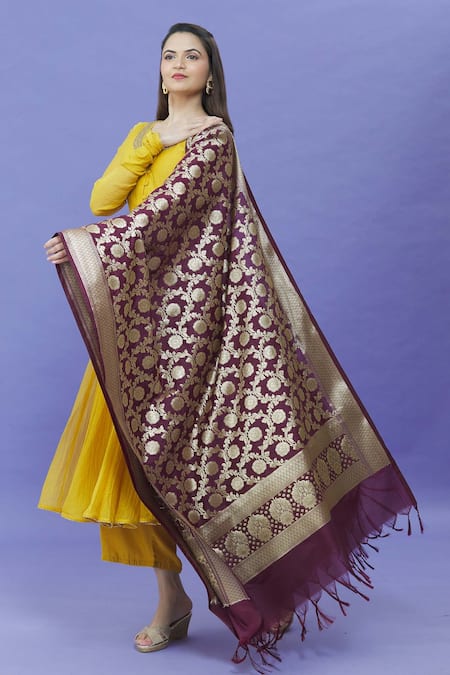 Naintara Bajaj Floral Pattern Banarasi Dupatta 