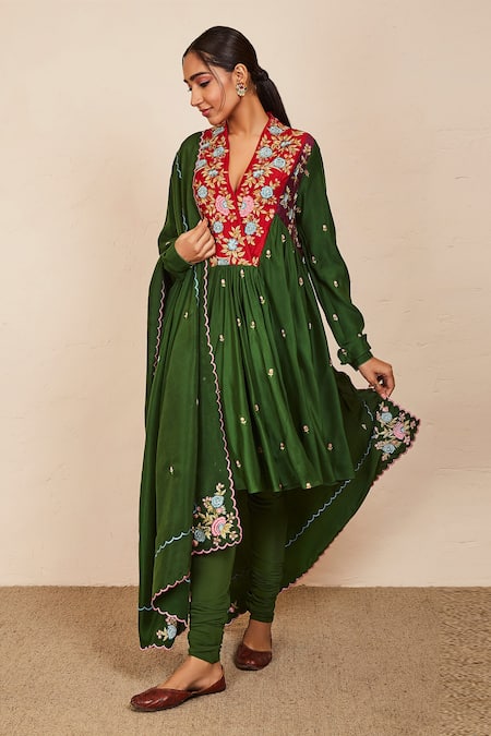 Sue Mue Silk Gada Embroidered Kurta Set 