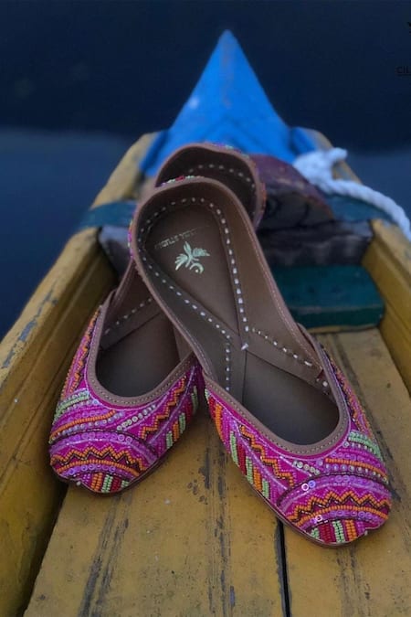 Cilwana Studio Embroidered Juttis 