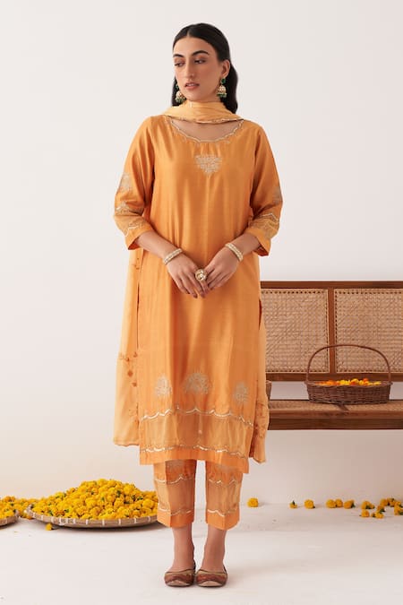 Shipraa Grover_Orange Chanderi Embroidery, Sequins Round Neck Alara Zari Kurta Pant Set _Online_at_Aza_Fashions