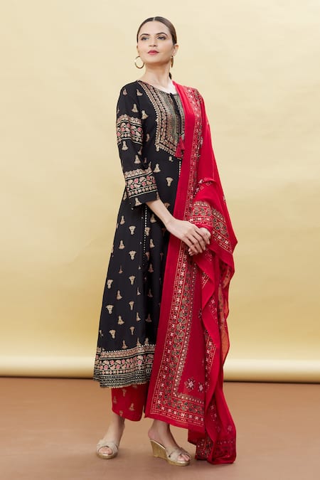 Buy Samyukta Singhania Black Polyester, Cotton Tassels, Embroidery Floral Pattern Straight Kurta Set at Aza Fashions Buy_Samyukta Singhania_Black Polyester, Cotton Tassels, Embroidery Floral Pattern Straight Kurta Set_at_Aza_Fashions