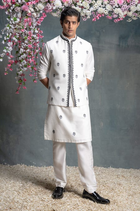 Sanjev Marwaaha Phool Embroidered Bundi Kurta Set 