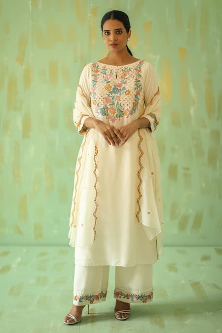 Pouli Pret Floral Embroidered Kurta Set 