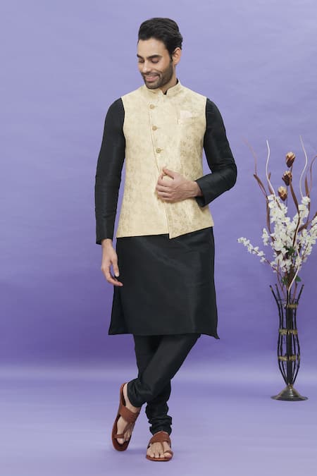 Aryavir Malhotra Asymmetric Placket Floral Pattern Bundi & Kurta Set 