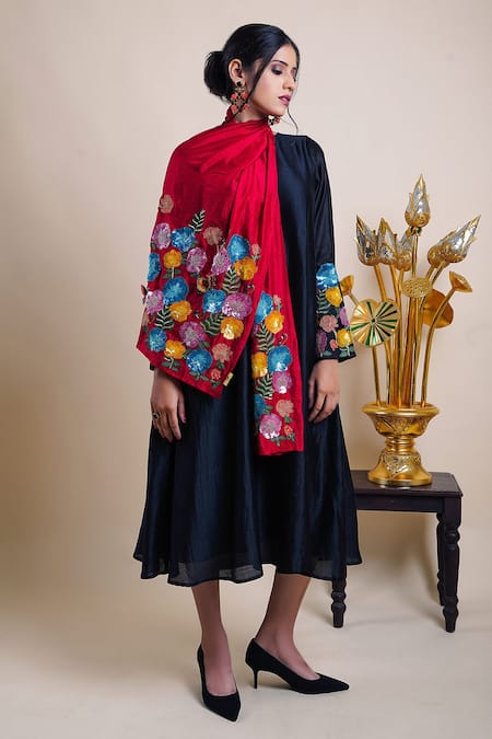 Bhusattva Black Organic Silk Embroidery Flora Round Sleeve Dress With Stole  