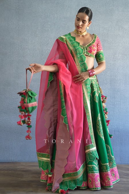 Buy Torani Green Tassels Rang Naaz Iqra Potli at Aza Fashions Buy_Torani_Green Tassels Rang Naaz Iqra Potli _at_Aza_Fashions