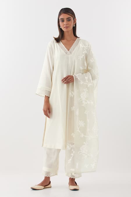 Amisha Kothari Ivory Chanderi , Organza Bagh Kurta Set With Floral Jaali Dupatta 
