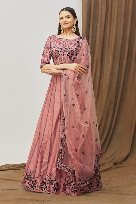 Buy Peach Lehenga And Blouse Organza Hand Embroidered Nazmin Bridal Set For  Women by Swati Narula Online at Aza Fashions.
