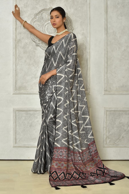 Black Printed Sarees: Buy Latest Designs Online | Utsav Fashion