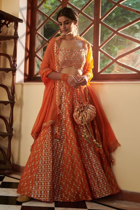 Beautiful Phulkari Lehenga | Designer Phulkari outfit| Punjabi Phulkari  Dupatta,Suit,Jacket Styling - YouTube