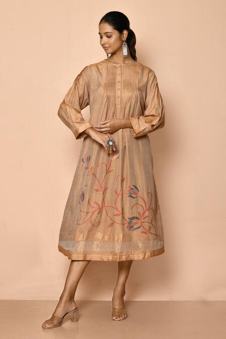 Samyukta Singhania Cream Handloom Cotton Woven Floral Round Jamdani Placement Kurta 