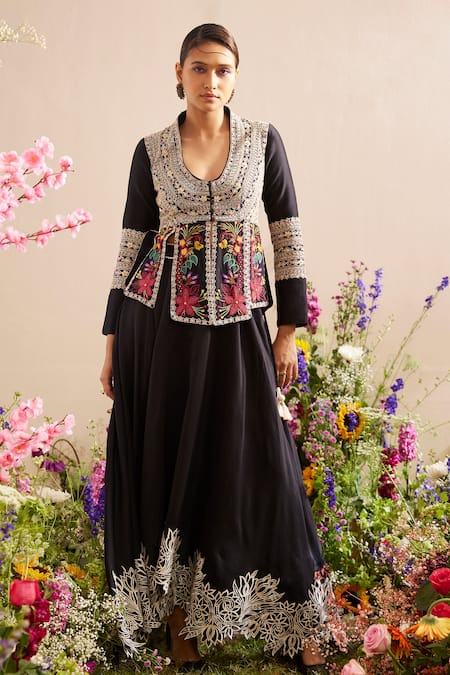 Chandrima Floral Embroidered Panelled Jacket 