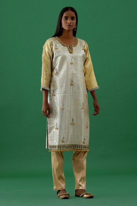 5elements Gold Silk Placement Embroidery Beads Notched Neck Textured Kurta With Pant 