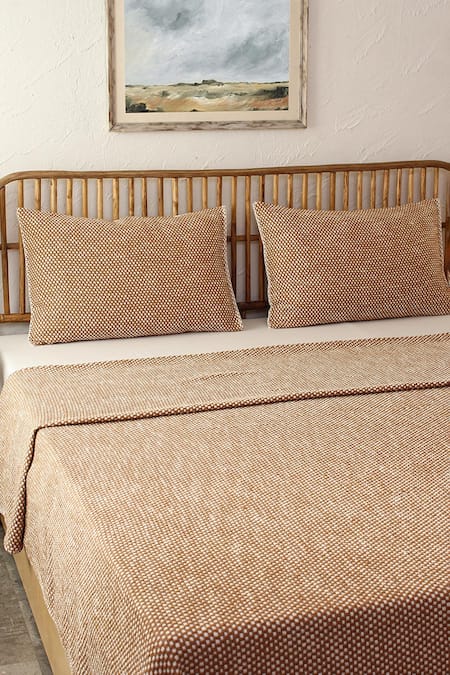 House This Vindhya Textured Pattern Bedcover 