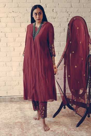 Sarang Kaur Embroidered Side Gathered Kurta With Pant 