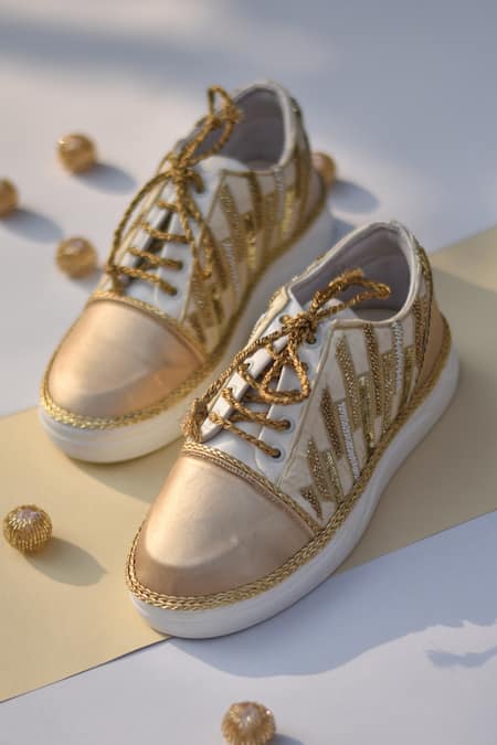 AROUND ALWAYS Leo Pearl Embroidered Sneakers 