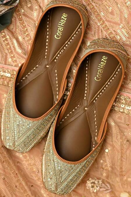 Buy Coral Haze Green Embroidered Escada Juttis at Aza Fashions Buy_Coral Haze_Green Embroidered Escada Juttis_at_Aza_Fashions