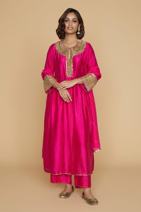 Label Niti Bothra Pink Silk Pitta, Marodi Keyhole Neck And Sleeves Kurta Set 