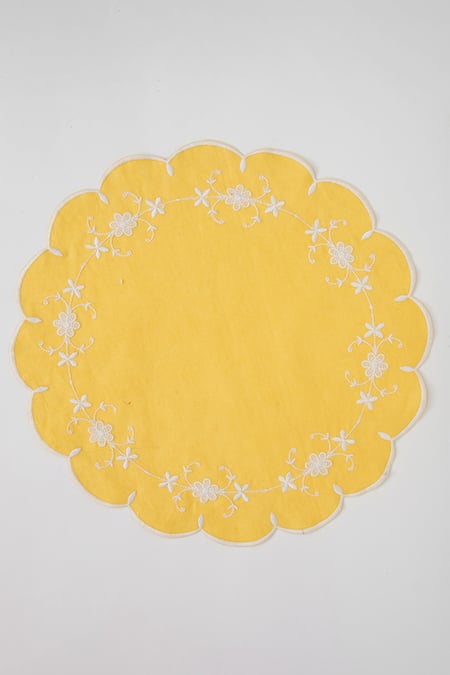 Table Manners Yellow Linen Thread Embroidered Dahlia Scalloped Edge Napkins 6 Pcs Set 