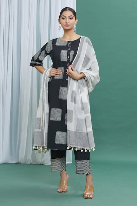 BANANA labs Black Cotton Printed Geometric Round Handblock Kurta Set 