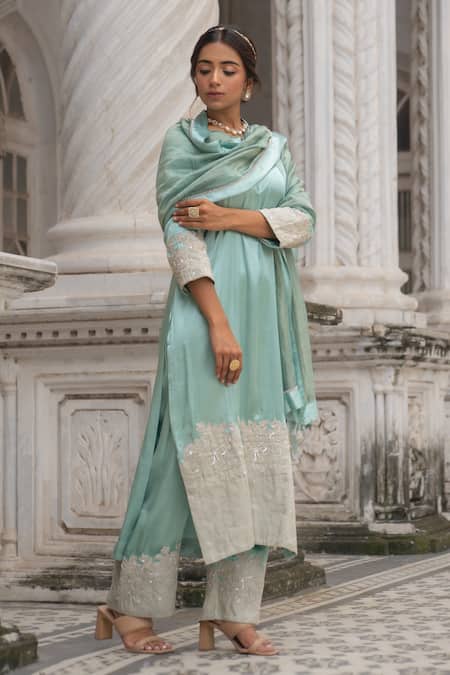 Sheela Suthar Green Gajji Silk Embroidery Kurta Set With Stripe Pattern Dupatta 