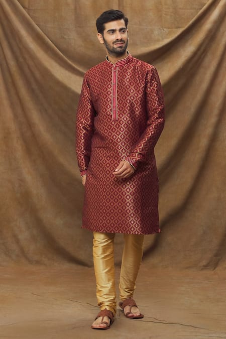 Samyukta Singhania Metallic Floret Pattern Kurta 