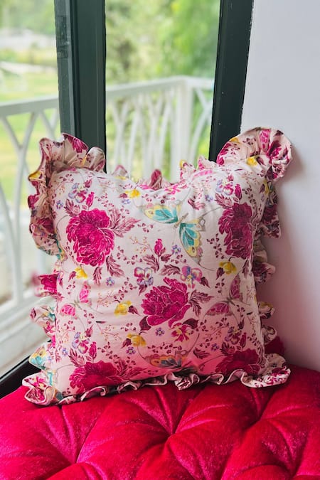 Floral pillows top