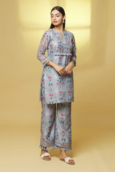 Kalakaari By Sagarika Grey Chanderi Tassels, Mirrors Split V-neck Flower Bloom Print Kurta With Pant 