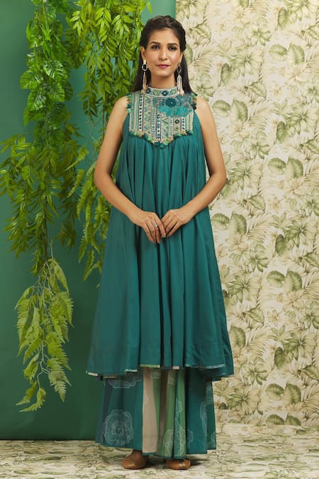 Alaya Advani Yoke Embroidered Sleeveless Kurta & Palazzo Set 