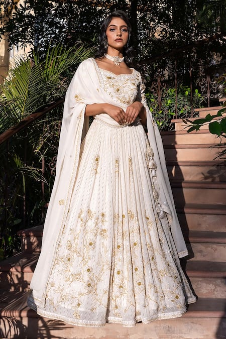 All-White Bridal Looks That Took Our Breath Away! | White lehenga, Indian  bride outfits, Lehenga designs simple