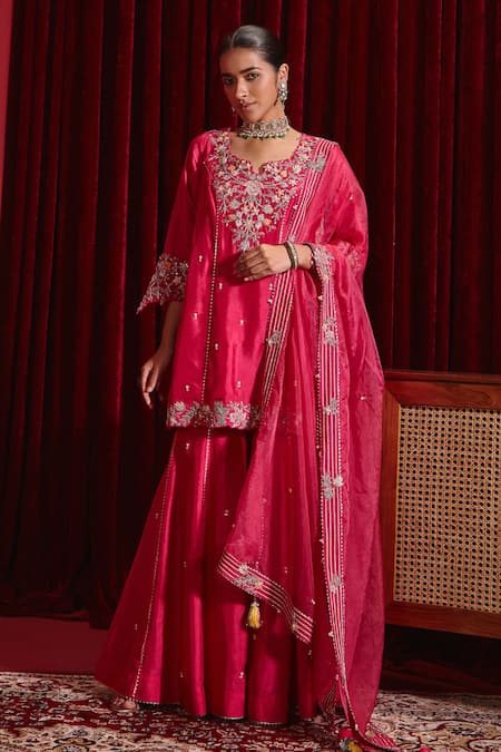 Ajiesh Oberoi Pink Dupion Silk And Organza Embroidered Floral Patterns Manu Kurta Gharara Set 