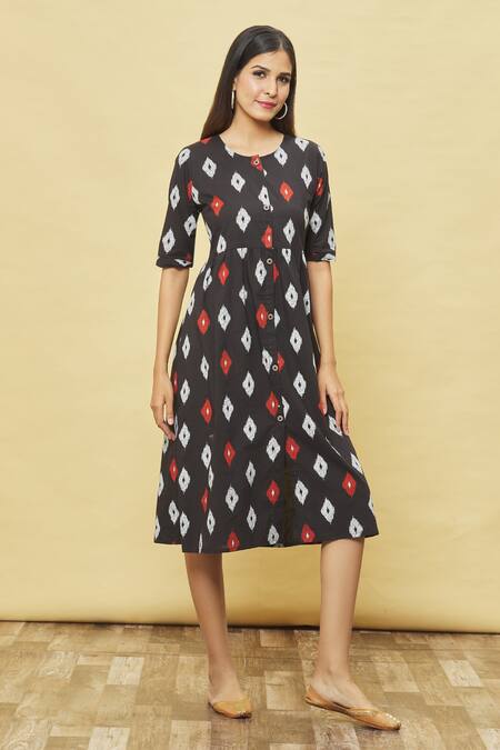Buy Samyukta Singhania Black Cotton Printed Dress at Aza Fashions Buy_Samyukta Singhania_Black Cotton Printed Dress_at_Aza_Fashions