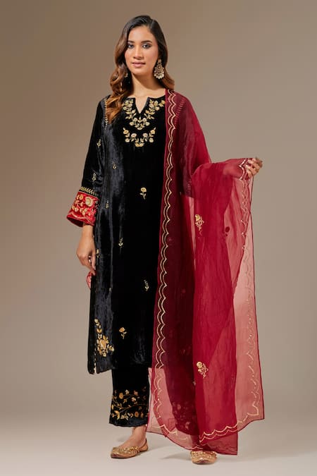 Anantaa by Roohi Embroidered Floral Pattern Dupatta 